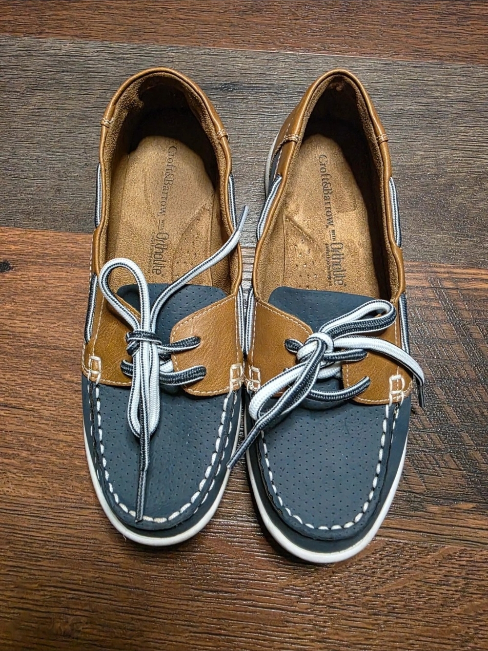 Croft & Barrow Women's Size 6 Two-Tone Navy and Tan Boat Shoes